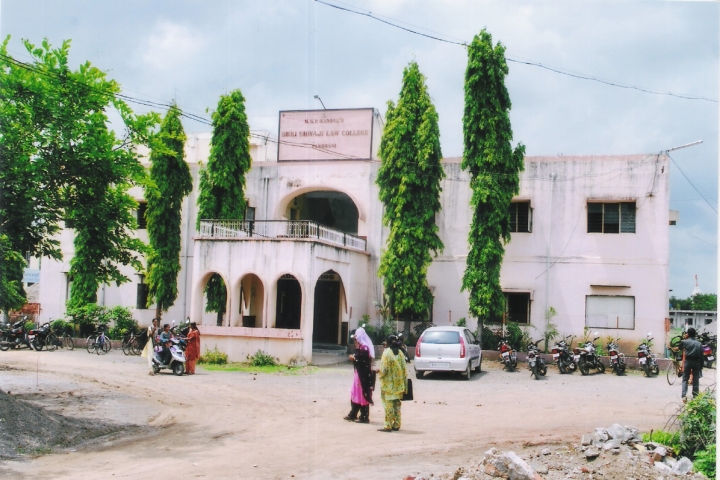 https://cache.careers360.mobi/media/colleges/social-media/media-gallery/9452/2019/4/11/Campus view of Shri Shivaji Law College Parbhani_Campus-view.jpg